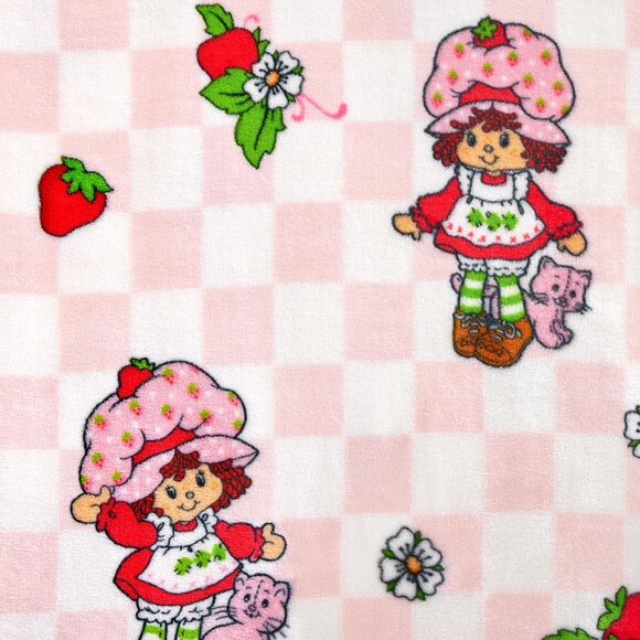 Adult Silk Touch Licensed 60" x 70" Silk Touch Throw Strawberry Shortcake New - Picture 3 of 3